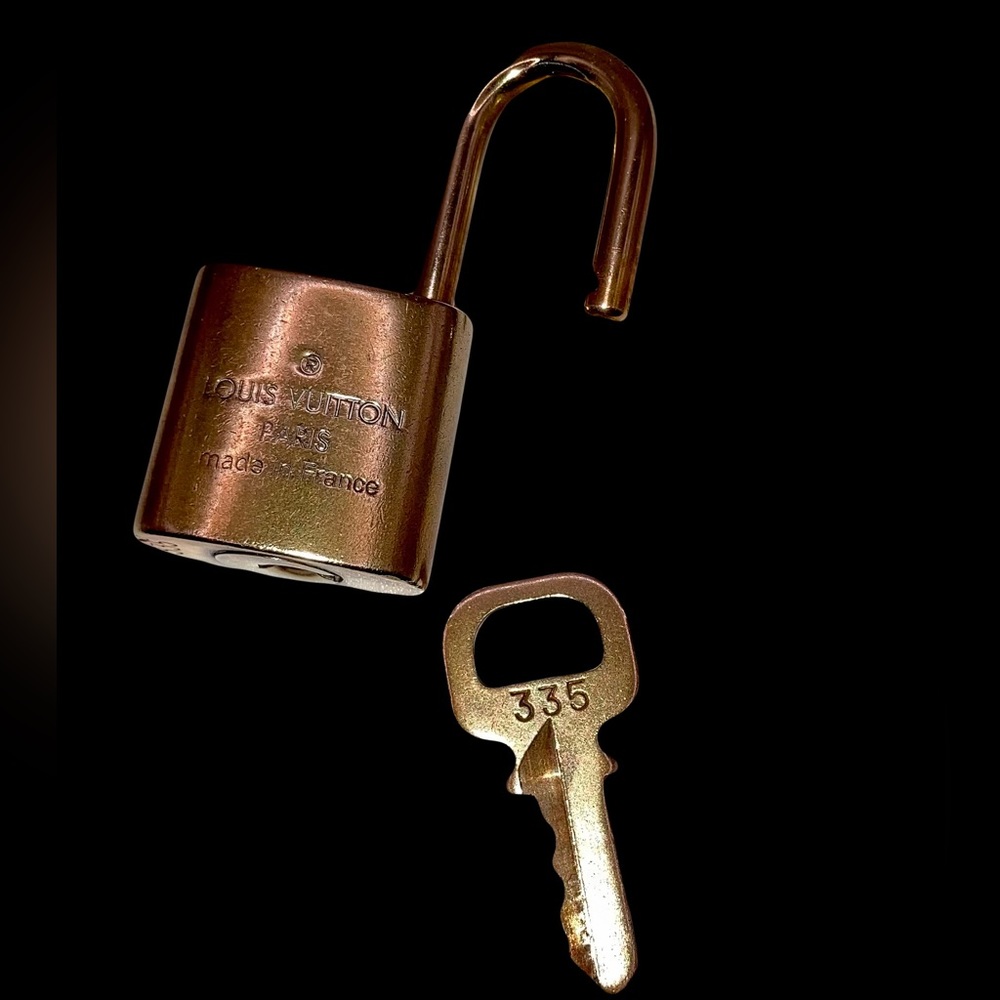 Louis VUITTON Vintage Padlock & Key Set with Brass Lobster Clasp Keyfob🔒🔑 - Picture 4 of 6